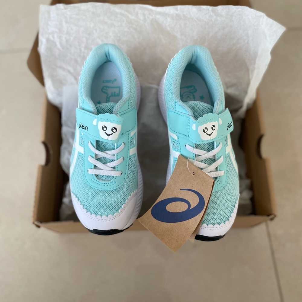 Kids Asics sneakers sz 1